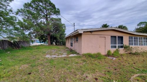 113 Lincoln Ave, Lehigh Acres, FL 33936-6362
