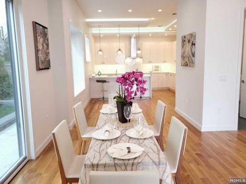 712 Undercliff Ave, Edgewater NJ  07020-1419 exterior
