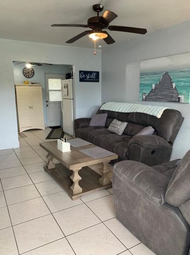 916 Locust Ave, Orlando, FL 32809-5142