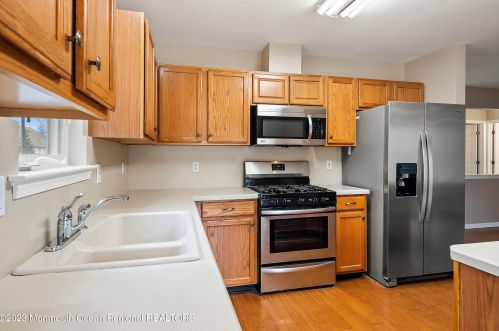 16 Wellington Ln, Lakewood NJ  08701-5736 exterior