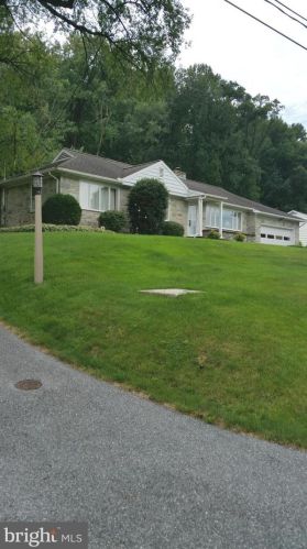 3124 Parker Dr, Lancaster, PA 17601-1635
