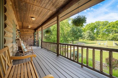 1308 Logan Rd, Gibsonia, PA 15044-7719