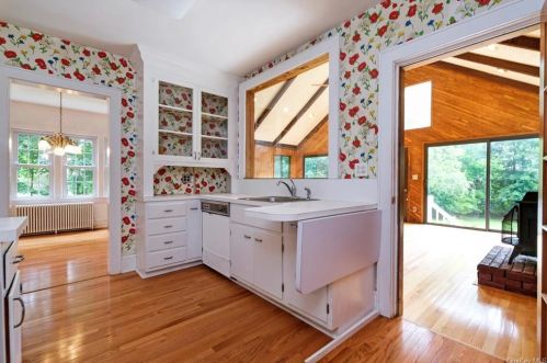 3388 Old Yorktown Rd, Yorktown Hgts NY  10598-1109 exterior