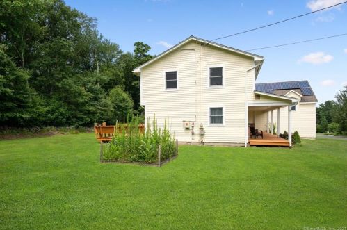 11 High Mdw Rd, Huntington CT 06484-3475 exterior