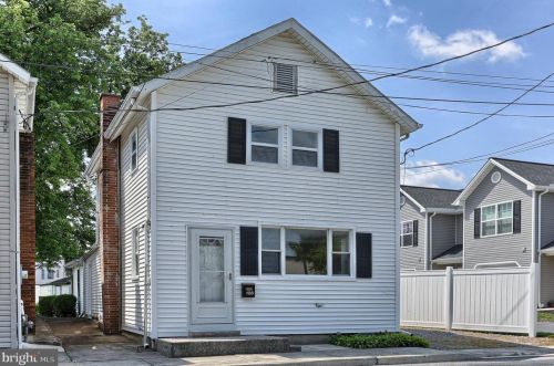 108 Front St, Camp Hill, PA 17011-6381