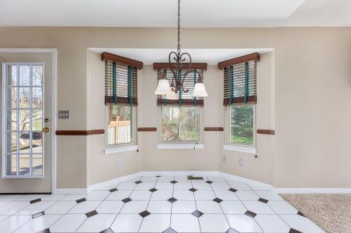 8526 Woodcreek Dr, Florence KY  41042-8237 exterior