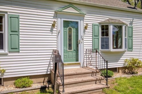 29 Central St, Agawam, MA 01001-3217