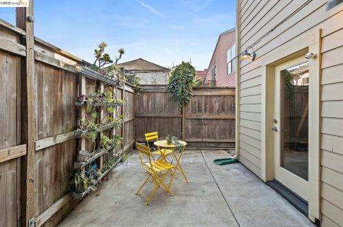 3214 Ettie St, Oakland CA  94608-4016 exterior