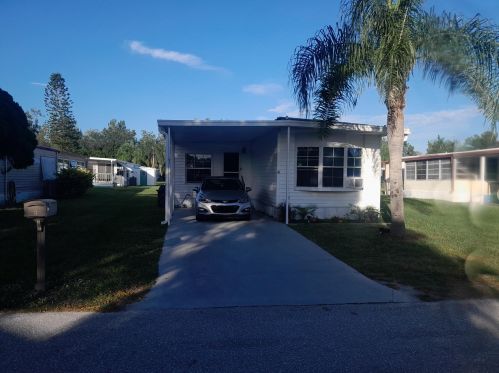 4 La Costa Ln, Fort Pierce, FL 34952-3439