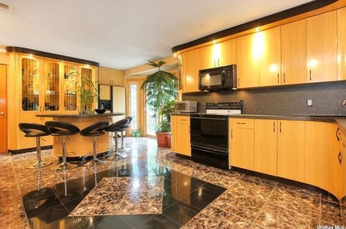 508 Wolf Hill Rd, Huntington Station NY  11746-5725 exterior