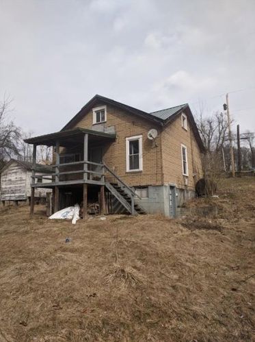 48 1st Ave, Saltsburg PA  15681-8157 exterior