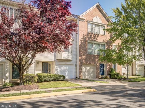 2441 Clover Field Cir, Herndon VA  20171-4313 exterior