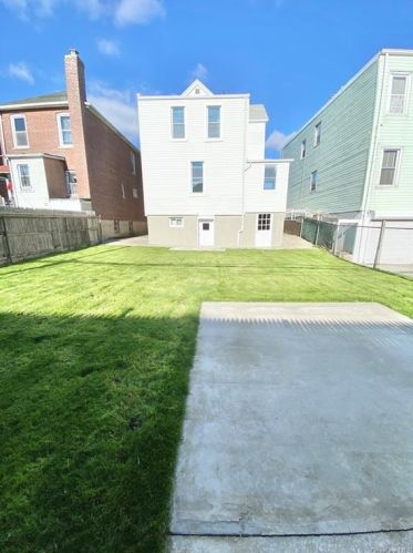 2254 Chatterton Ave, Bronx NY  10472-6105 exterior