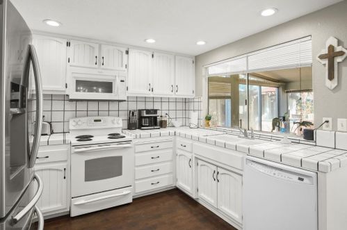 730 Fenn Ct, Turlock CA  95382-1643 exterior
