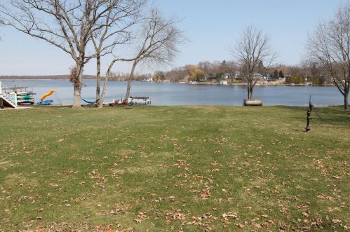 31000 Lake Pointe Ct, Waterford, WI 53185-2477