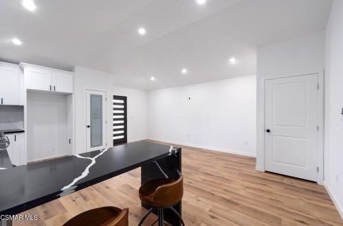 14363 Collins St, Van Nuys CA 91316-1030 exterior