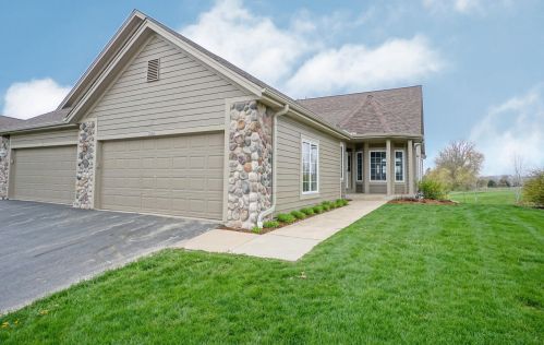 2804 Glen Ivy Dr, West Bend, WI 53090-1090