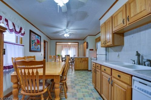 40 Lake Pochung Rd, Wantage NJ  07461-4126 exterior