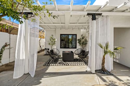 52815 Avenida Alvarado, La Quinta CA  92253-3318 exterior