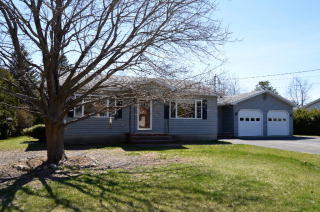 53 Pine Tree Dr, Keeseville, NY 12944-3801