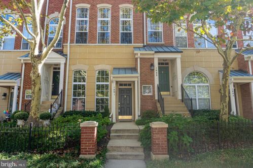 1891 Crescent Park Dr, Herndon, VA 20190-3279