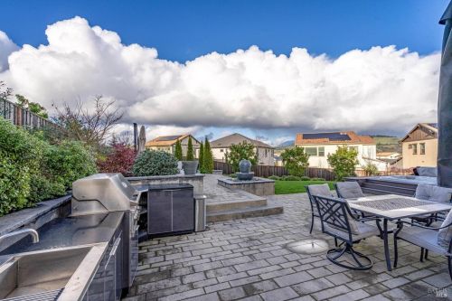 3837 Sedgemoore Dr, Santa Rosa CA  95404-7620 exterior