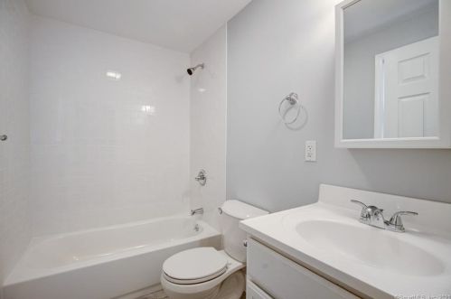 139 Pitt St, Bridgeport CT  06606-2939 exterior