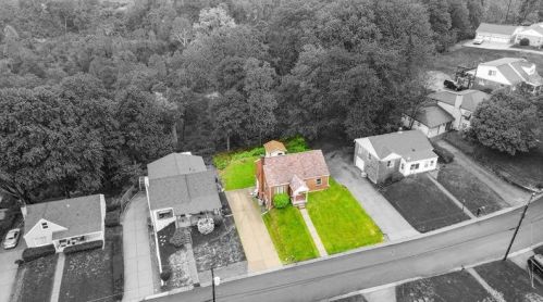 16 Solar Dr, Ambridge, PA 15003-1325