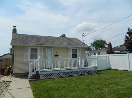 8 Dunkirk St, Deer Park, NY 11729-1613