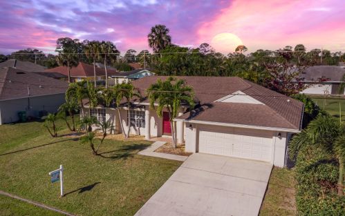 2626 Cactus Cir, Fort Pierce, FL 34953-2866