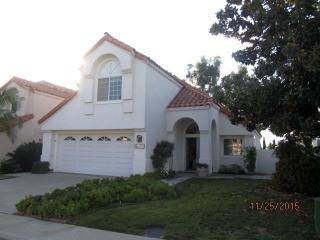 1465 Genoa Dr, Vista, CA 92081-5386