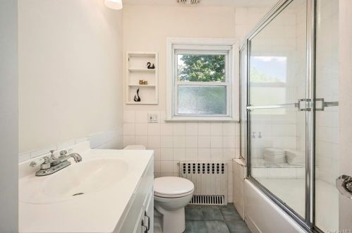 176 Davis Ave, White Plains NY  10605-3107 exterior