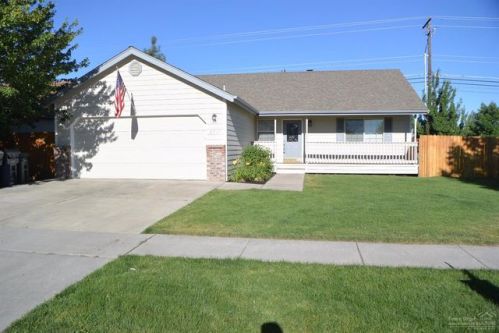 2737 Pikes Peak Rd, Bend, OR 97701-7659