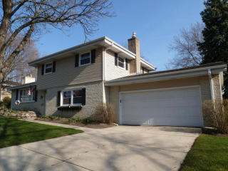 5376 Orchard Ln, Greendale, WI 53129-2567