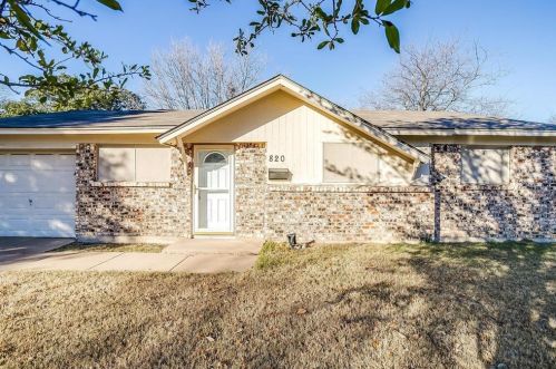 820 Belaire Dr, Burleson, TX 76028-5202