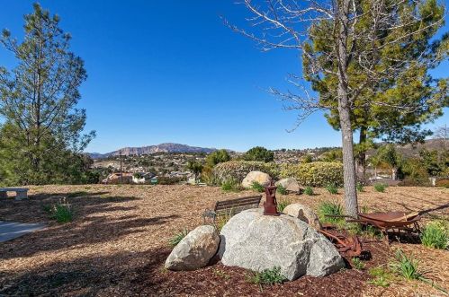 2524 Eltinge Dr, Alpine CA  91901-4012 exterior