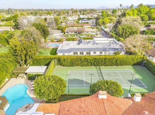 5242 Amestoy Ave, Van Nuys CA 91406-2112 exterior