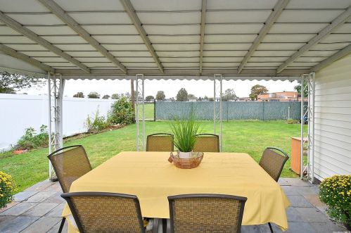 4028 Jean Ave, Bethpage NY  11714-4521 exterior