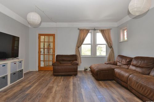 9451 243rd St, Floral Park, NY 11001-3908