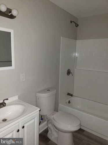 476 Deptford Ave, West Deptford NJ  08093-2108 exterior