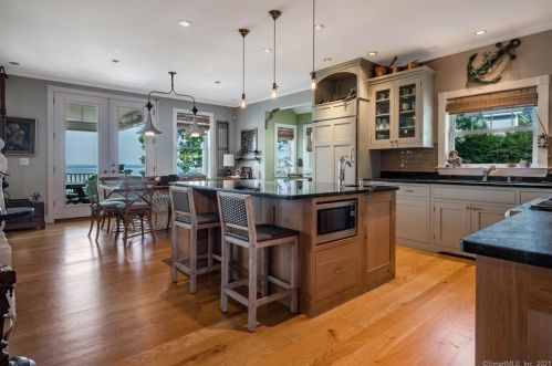 20 Jordan Cove Rd, Waterford CT  06385-3227 exterior