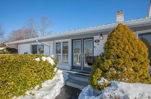 85 Montgomery Ave, Bayshore, NY 11706-8827