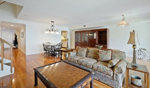 4 Millay Ct, Teaneck NJ  07666-6465 exterior