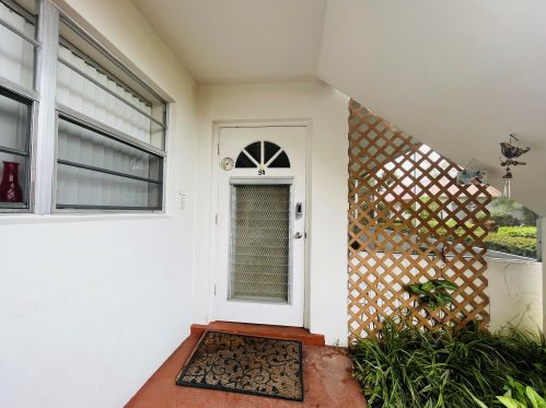 94 Plymouth L, West Palm Beach, FL 33417-1653