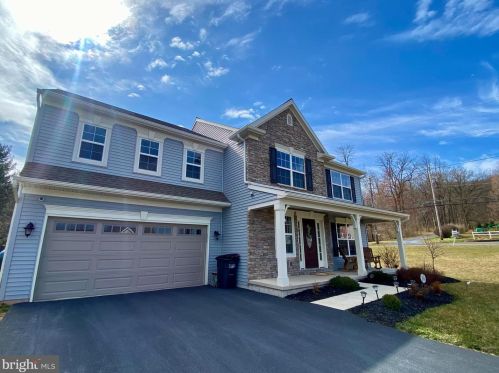 1 Sandstone Dr, Schoeneck, PA 17578-8102