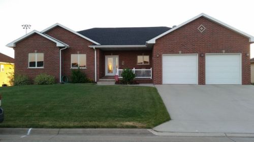 321 Bryn Dr, Centralia, IA 52068-9100