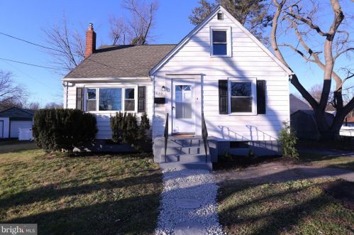 522 Johnson Ave, Boothwyn, PA 19061-4032