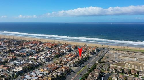 214 Goldenwest St, Huntington Beach CA 92648-2638 exterior