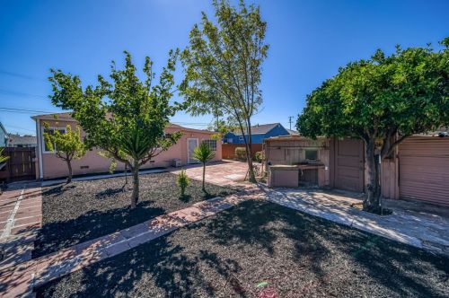 1457 Via Manzanas, San Lorenzo CA  94580-2239 exterior