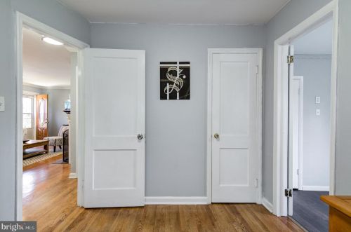 3143 Annandale Rd, Falls Church VA  22042-4243 exterior